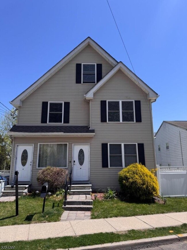 Primary Photo - 12 Woodside Ave