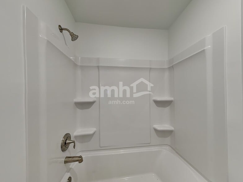 Building Photo - 100 Punderson Dr