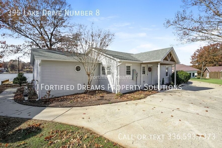 Building Photo - 395 Lake Dr