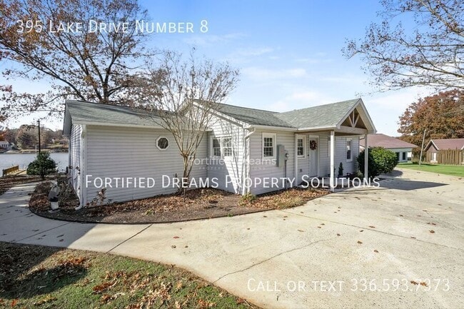 Building Photo - 395 Lake Dr