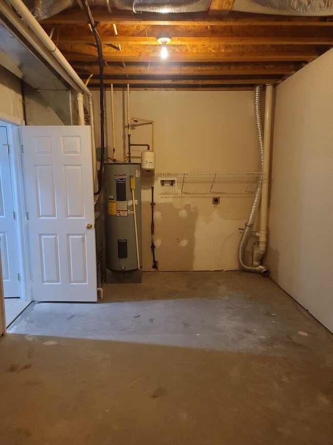 Building Photo - 3 bedroom,  2 1/2 bath town home in Waynesboro PA