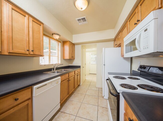 Building Photo - Great Central Location