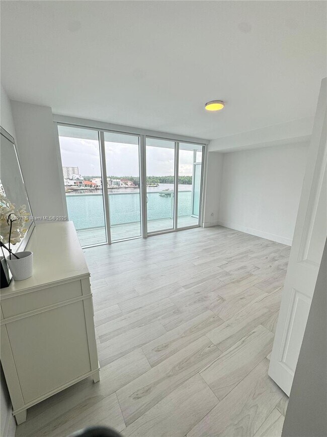 Building Photo - 400 Sunny Isles Blvd