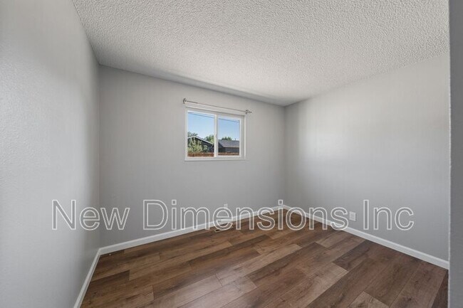 Building Photo - 2565 Pequop St