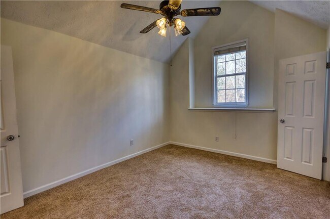 Building Photo - 2475 Nugget Dr SW