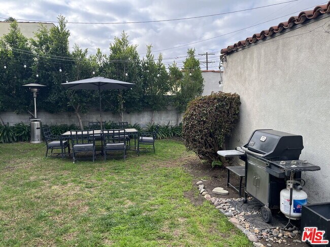 Building Photo - 1045 S Crescent Heights Blvd