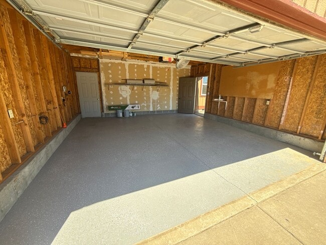 Building Photo - PETS Considered! SW Old Mill Area 4 Bdrm, ...