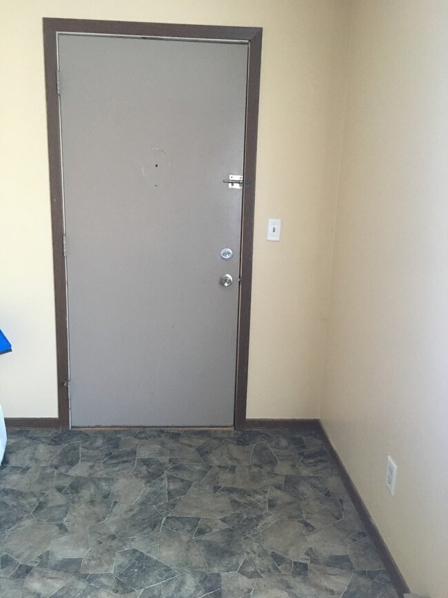 Building Photo - 2622 Nelson Drive, Unit 6
