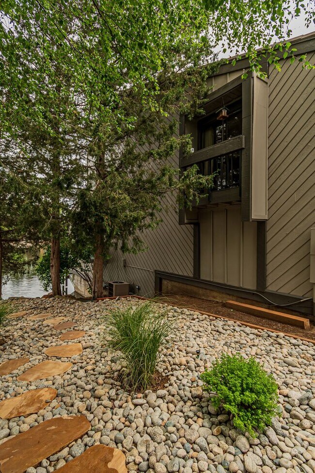 Building Photo - 3BD, 2.5BA Arapahoe Lake Park Townhome Nea...