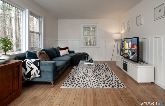 Building Photo - 474 US-7