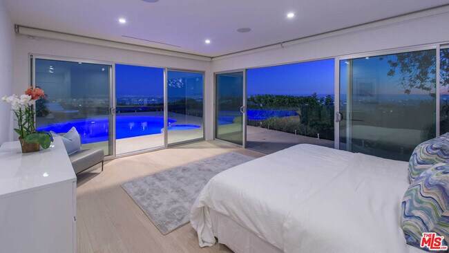 Building Photo - 1542 Blue Jay Way