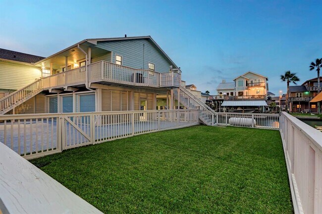 Building Photo - 1239 Hawaii Dr