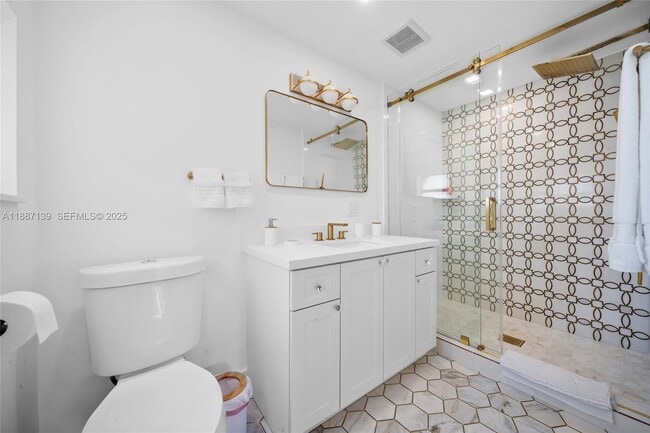 Building Photo - 1625 Hollywood Blvd