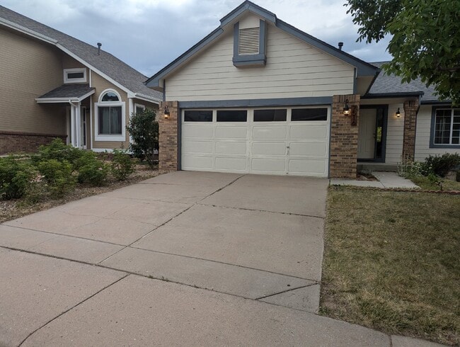 Building Photo - Fully Updated Littleton Home with Mountain...