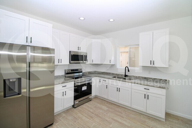 Primary Photo - 88 W James L Sullivan St