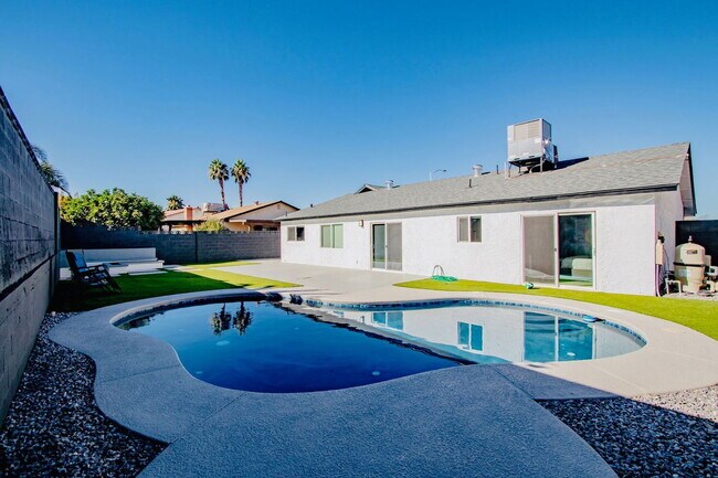 Building Photo - 6287 W Katella Ave