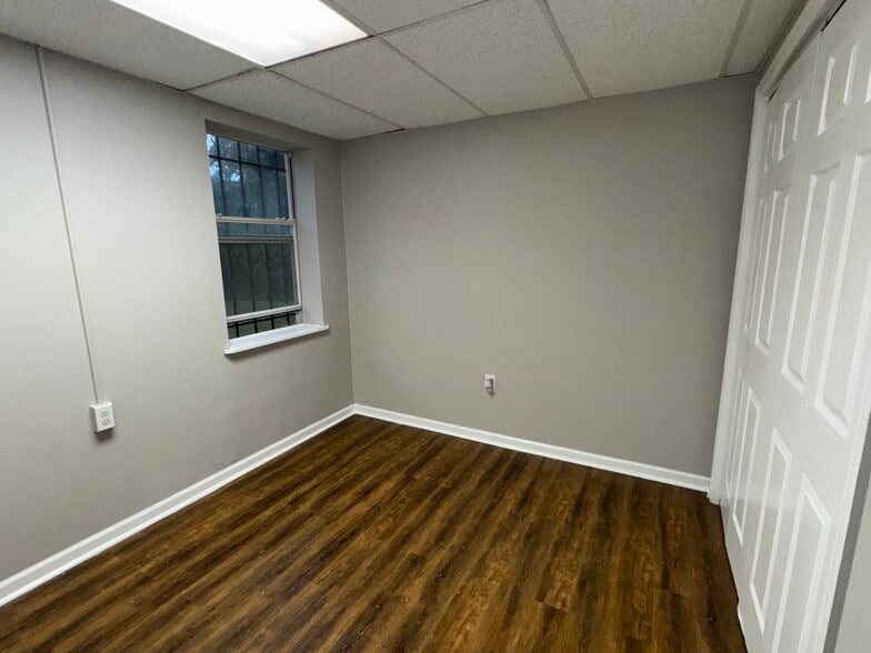 Building Photo - 114 Celestial St