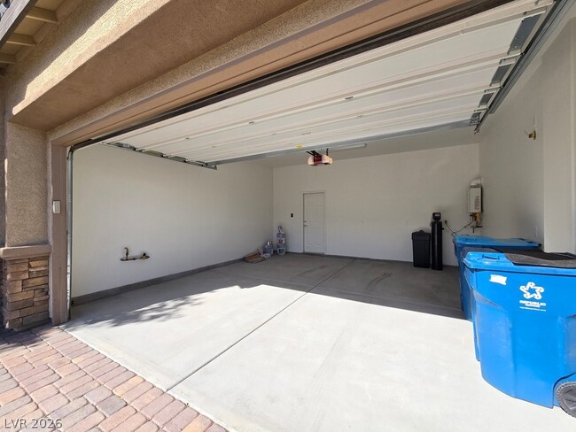 Building Photo - 8090 Ancient Oaks Ave