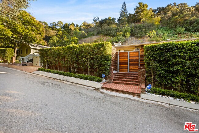 Building Photo - 9520 Gloaming Dr