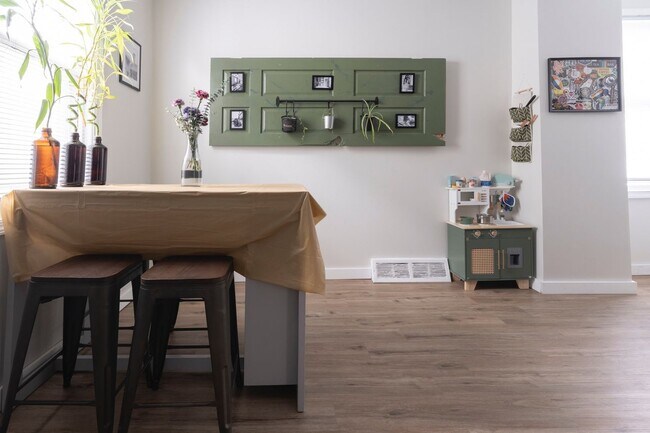 Building Photo - 1539 S 11th St