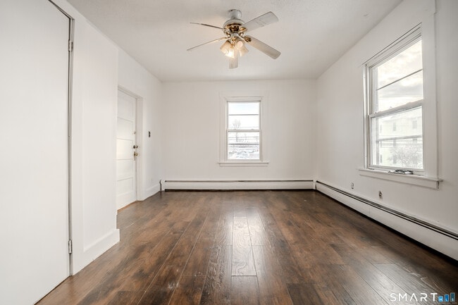 Building Photo - 422 Allen St