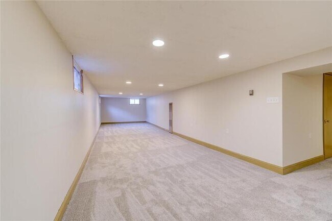 Building Photo - Fantastic 3bd/1.5ba home! Coming soon!