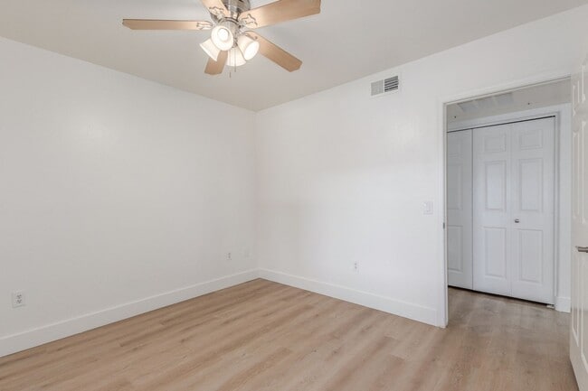Building Photo - 1295 N Ash St