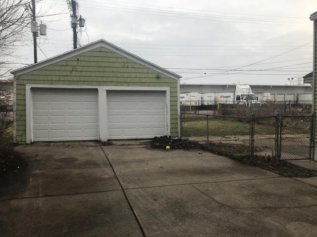 Building Photo - 2211 W Indiana Ave