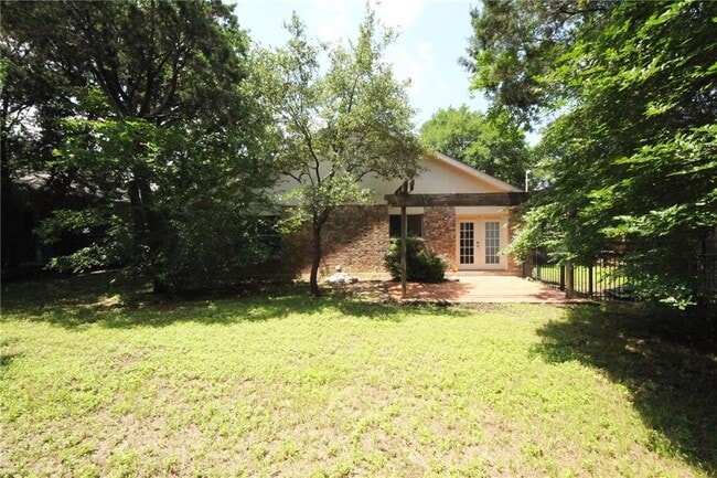 Building Photo - 9511 Woodvale Dr