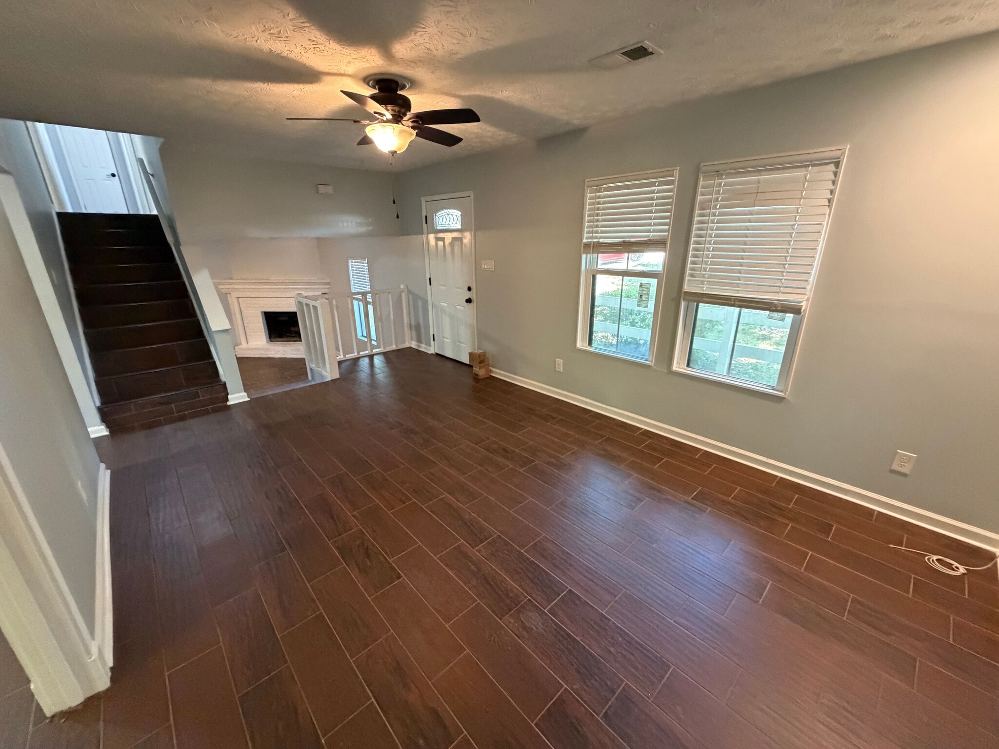 Building Photo - Room in House on Alicia Ct