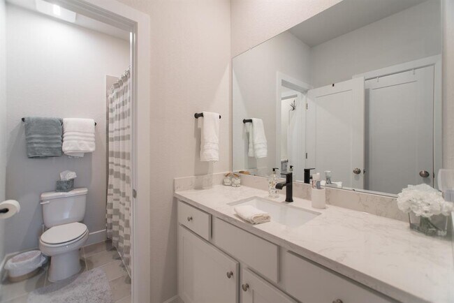 Building Photo - 71 Perennial Cyn Dr