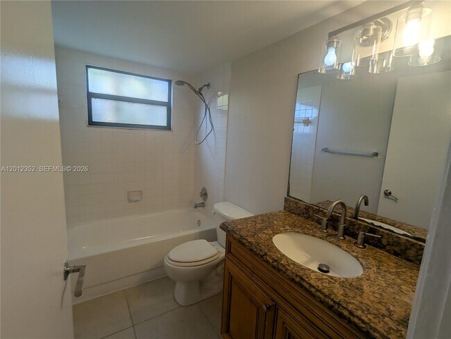 Building Photo - 1564 Lake Crystal Dr