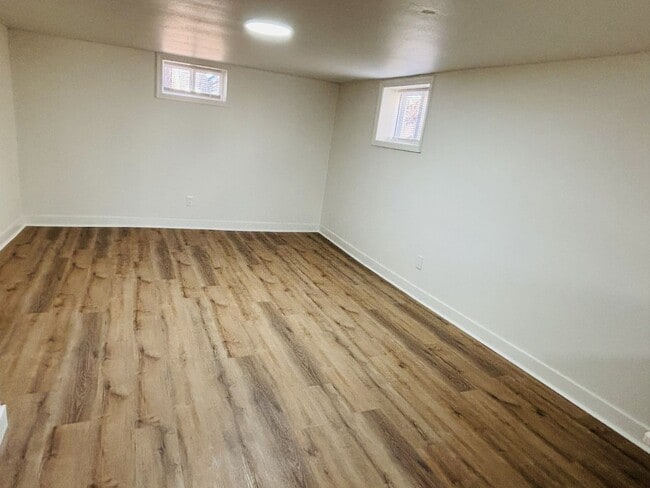 Building Photo - Freshly Remodeled with Free Shared Laundry