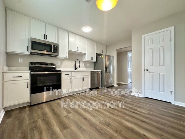 Building Photo - 5652 Glen View Dr