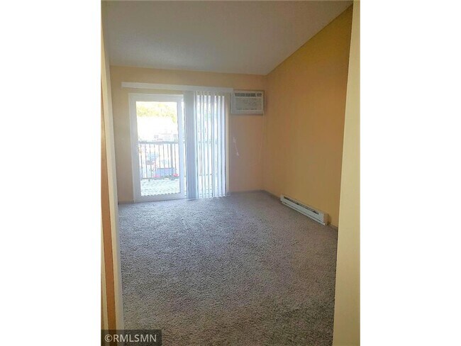 Building Photo - 560-580 Spring St