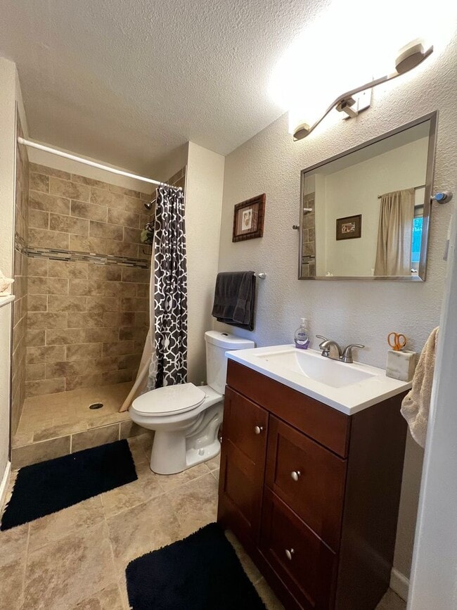 Building Photo - Remodeled 4 Bedroom 2 Bathroom Home in Fort Collins!