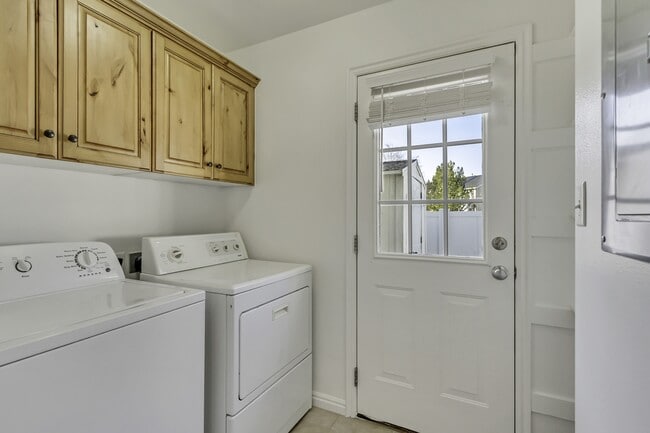 Building Photo - 816 N 175 E