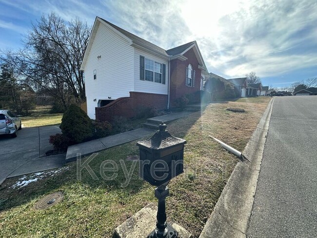 Building Photo - 826 Colonial Estates Way