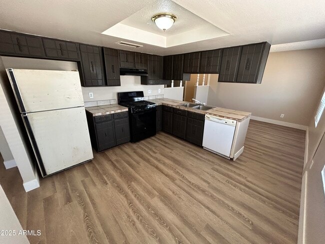 Building Photo - 8443 W Glenrosa Ave