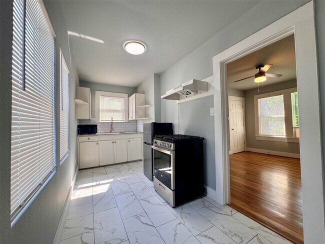 Building Photo - 5224 Leeland St