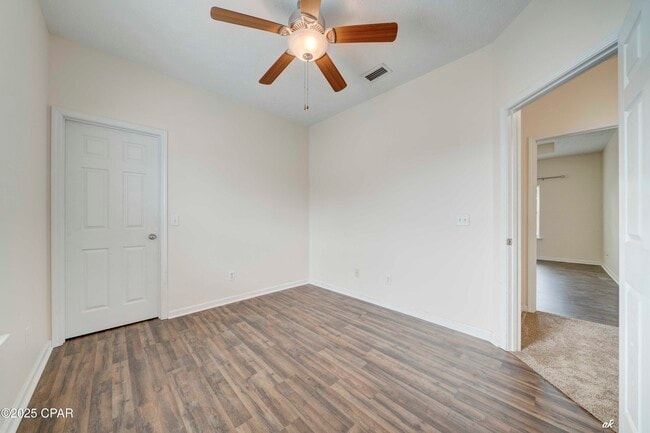 Building Photo - 2608 Laurel Dr