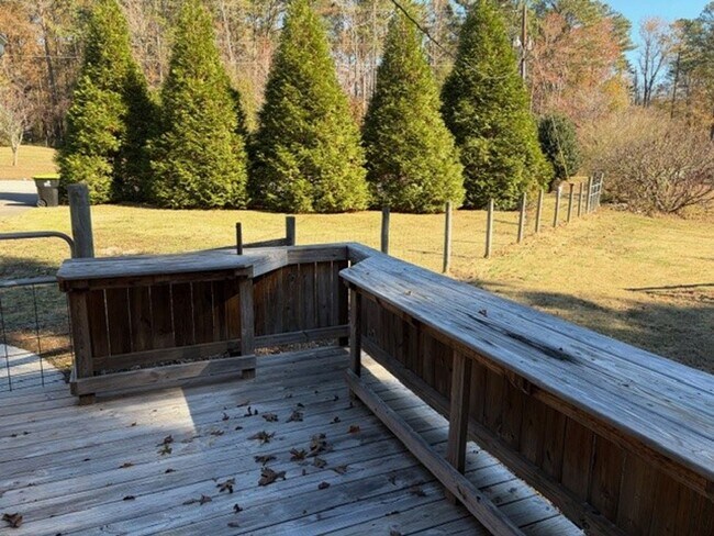 Building Photo - 185 Redwood Cir