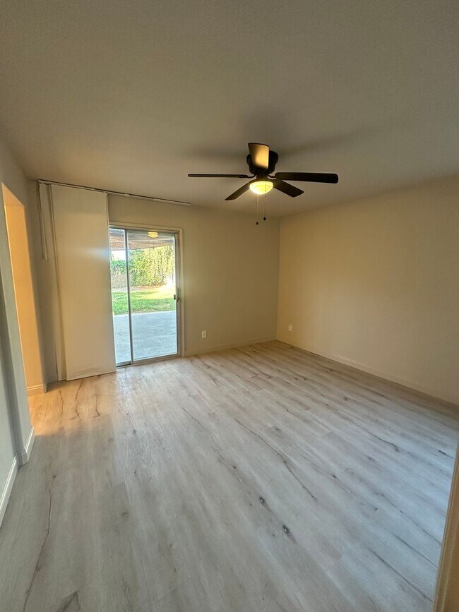 Building Photo - Remodeled 3 bedroom 2 bathroom home locate...