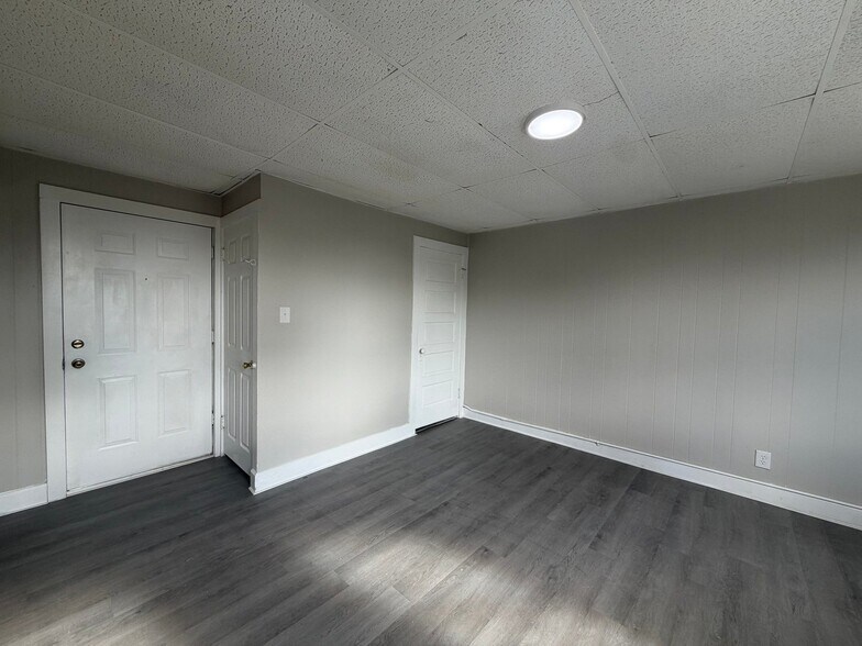 Building Photo - 551 15th Ave
