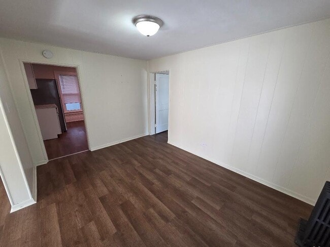 Building Photo - 372 S Midler Ave