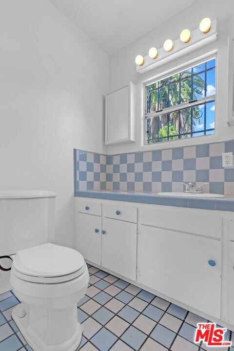 Building Photo - 736 N Poinsettia Pl
