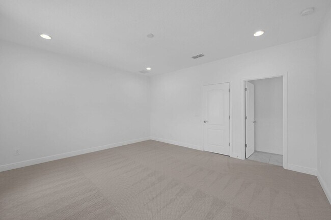Building Photo - Gorgeous 4 bedroom/3.5 bath estate home fo...
