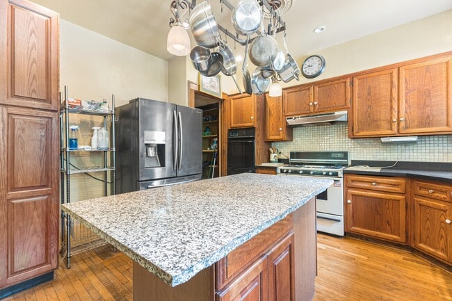 Building Photo - 2260 5th Ave