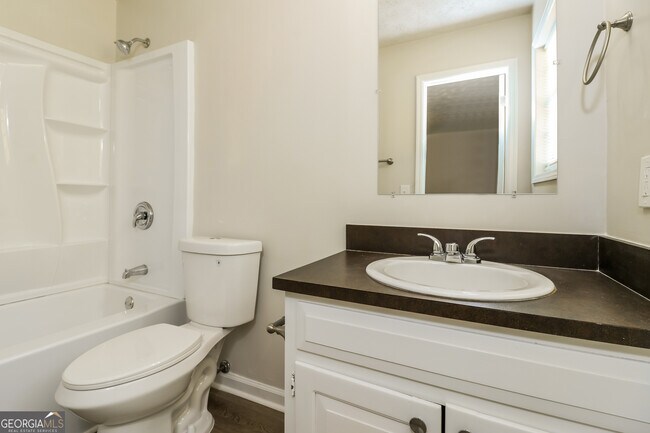 Building Photo - 2255 Kings Forest Dr SE