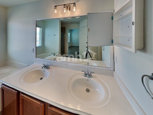 Building Photo - 132 Harness Ln